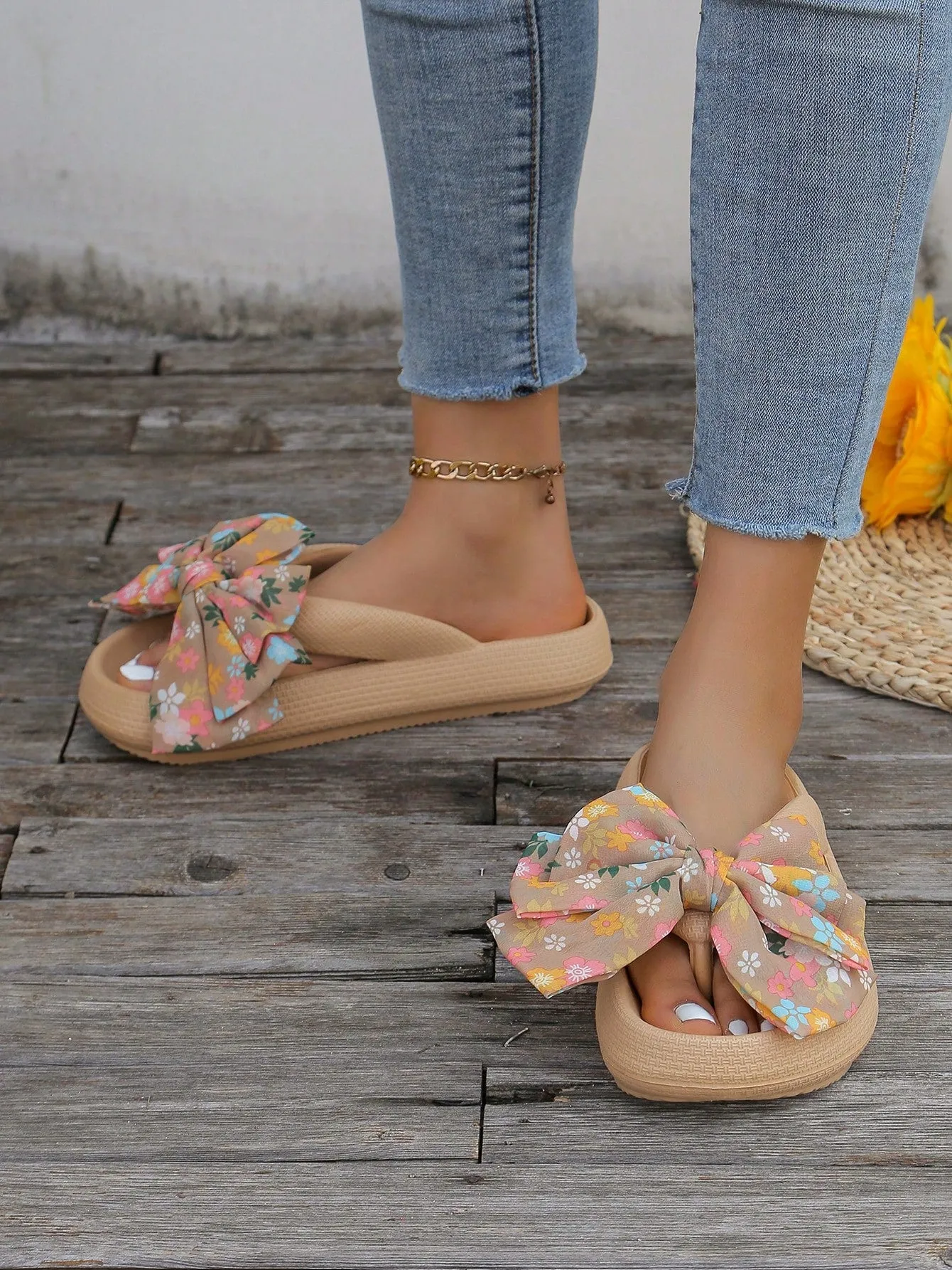 2024 Summer Resort Style Thick-Soled Slipper: Khaki Handmade Beach Sandals with Bowknot Detail